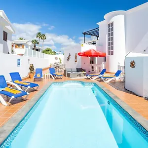 https://casa-laura.puertodelcarmen-hotels.org