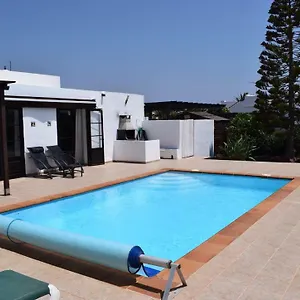 https://villa-imogen-with-new-heated-swimming-pool.in-canary-islands.com