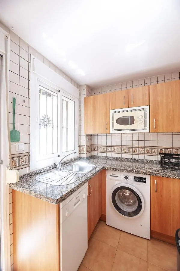 Cozy 2 Bedroom On Rincon Dorado- Air Conditioning, Netflix, Roku Tv Torremolinos Apartment