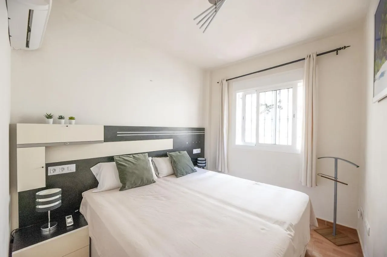 Cozy 2 Bedroom On Rincon Dorado- Air Conditioning, Netflix, Roku Tv Torremolinos
